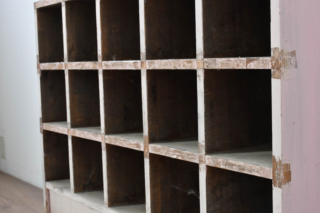 《ペイント仕上げ限定》　和製ヴィンテージ　小振りな15マス収納のシンプルなマス目棚　(R-086753)