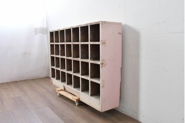 《ペイント仕上げ限定》　和製ヴィンテージ　小振りな28マス収納のシンプルなマス目棚　(R-086754)