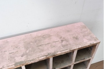 《ペイント仕上げ限定》　和製ヴィンテージ　小振りな28マス収納のシンプルなマス目棚　(R-086754)