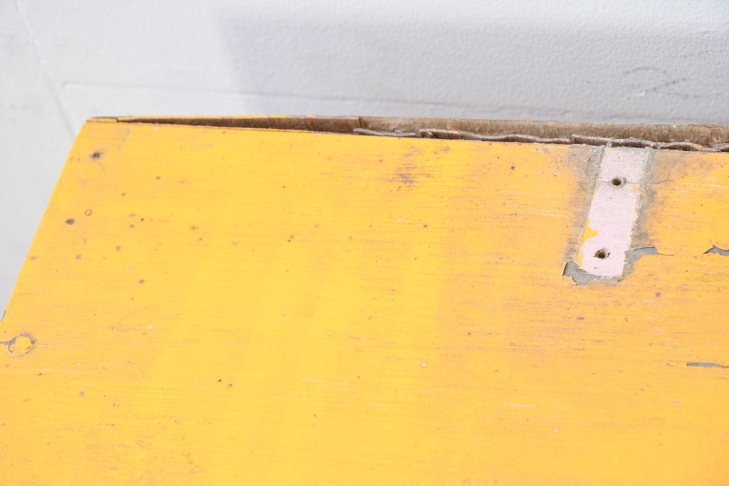 《ペイント仕上げ限定》　和製ヴィンテージ　小振りな32マス収納の棚板付きマス目棚　(R-086755)