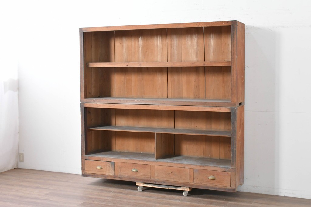 和製アンティーク　素朴な木味が魅力の引き出し付き飾り棚　(R-086756)