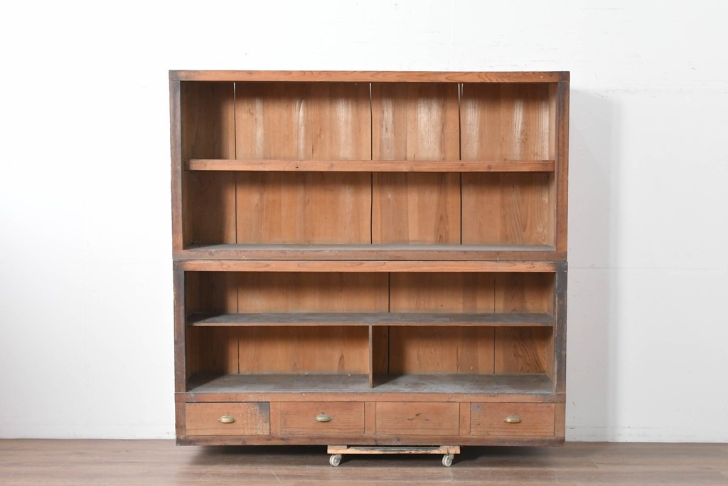 和製アンティーク　素朴な木味が魅力の引き出し付き飾り棚　(R-086756)