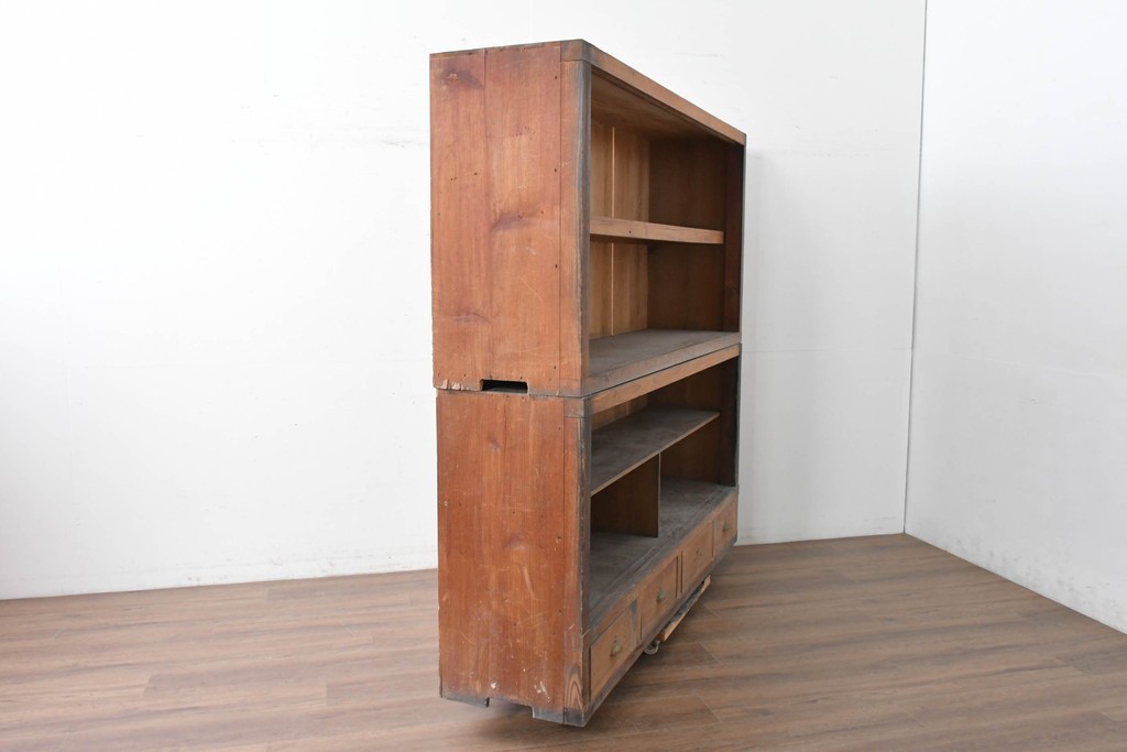 和製アンティーク　素朴な木味が魅力の引き出し付き飾り棚　(R-086756)