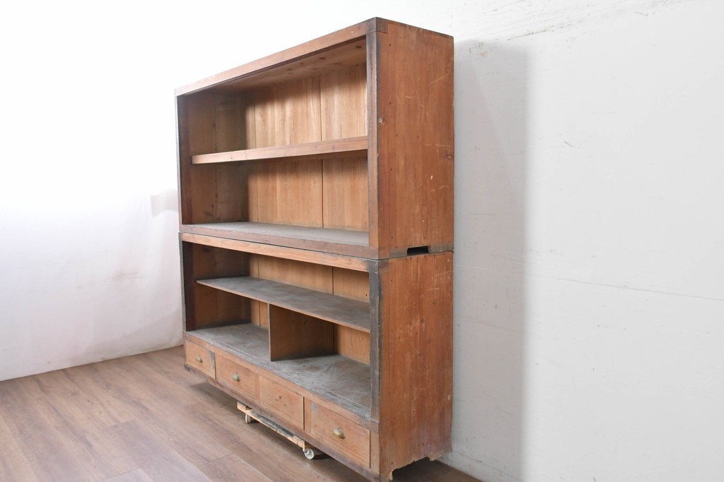 和製アンティーク　素朴な木味が魅力の引き出し付き飾り棚　(R-086756)