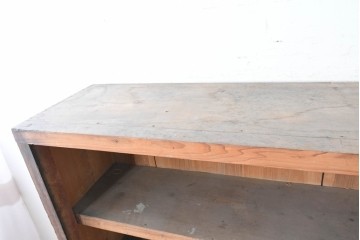 和製アンティーク　素朴な木味が魅力の引き出し付き飾り棚　(R-086756)