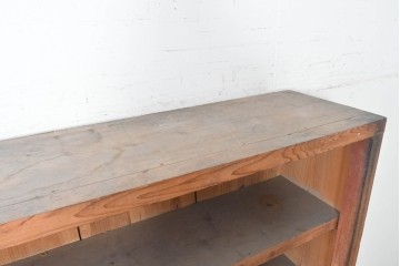 和製アンティーク　素朴な木味が魅力の引き出し付き飾り棚　(R-086756)