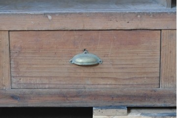 和製アンティーク　木味の素朴な引き出し付きオープンラック　(R-086758)