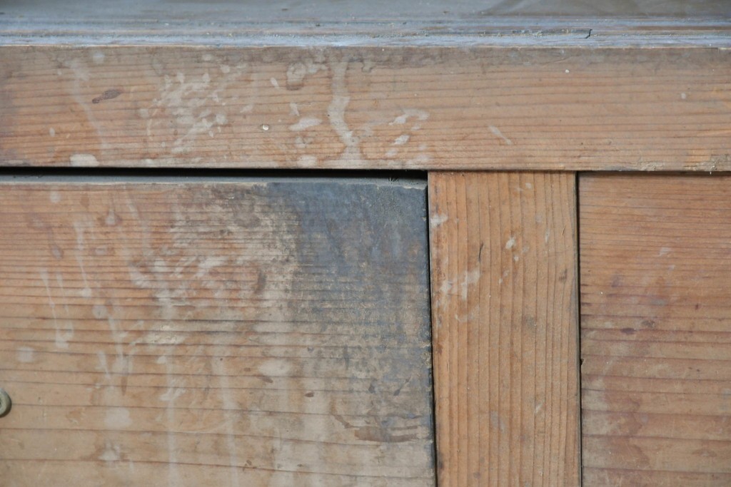 和製アンティーク　木味の素朴な引き出し付きオープンラック　(R-086758)