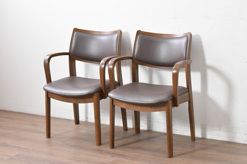 中古　シラカワ(Shirakawa)　ナラ材　S-281　流れるような曲線が上品なアームチェア2脚セット　定価(2脚合計)約15万円　(R-086759)