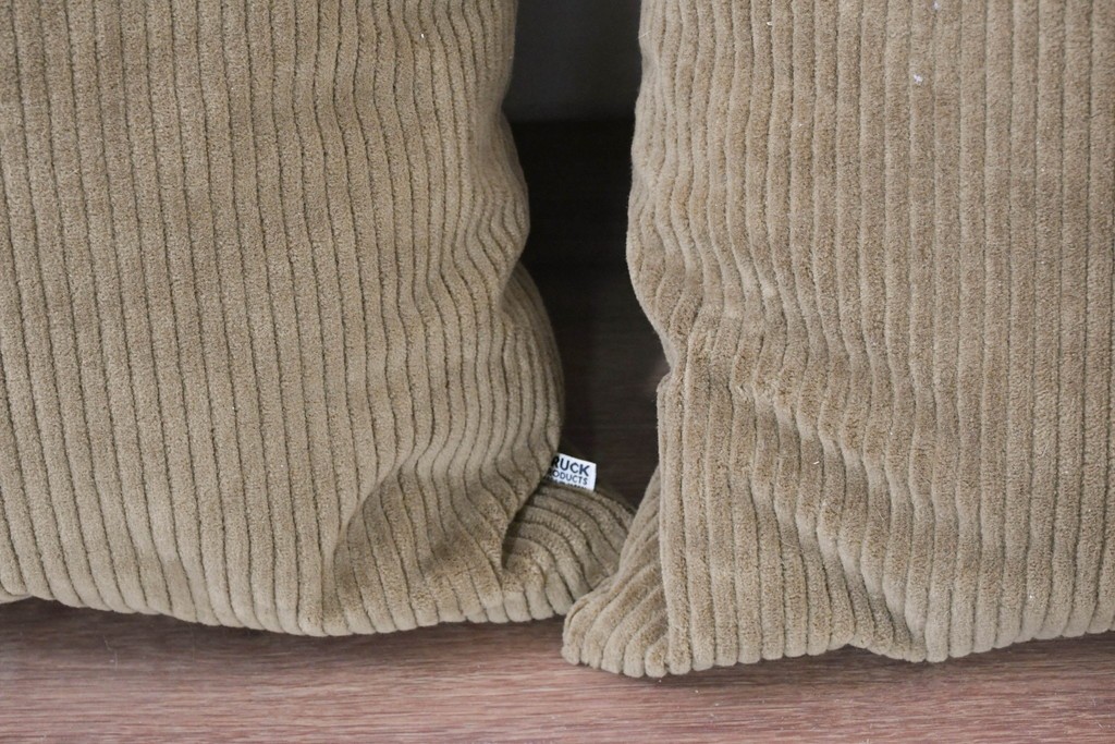 中古　TRUCK　フェザー入りコーデュロイクッション5個セット　(R-086761)