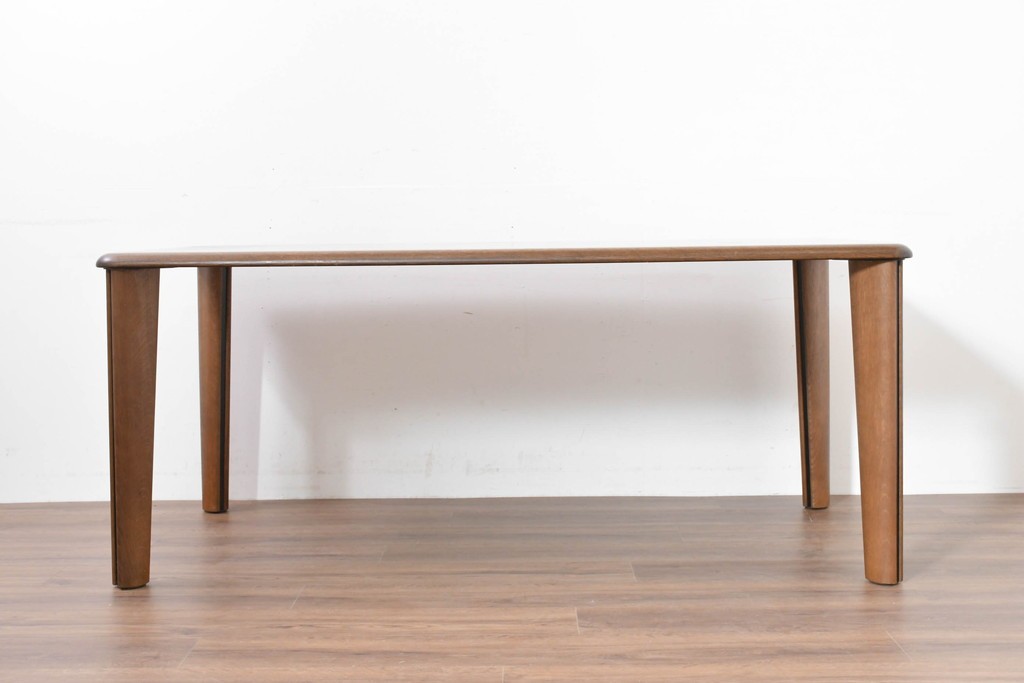 中古　シラカワ(Shirakawa)　オーク材　丸みのある柔らかなシルエットのダイニングテーブル　定価推定約21万円　(R-086762)