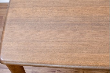 中古　シラカワ(Shirakawa)　オーク材　丸みのある柔らかなシルエットのダイニングテーブル　定価推定約21万円　(R-086762)