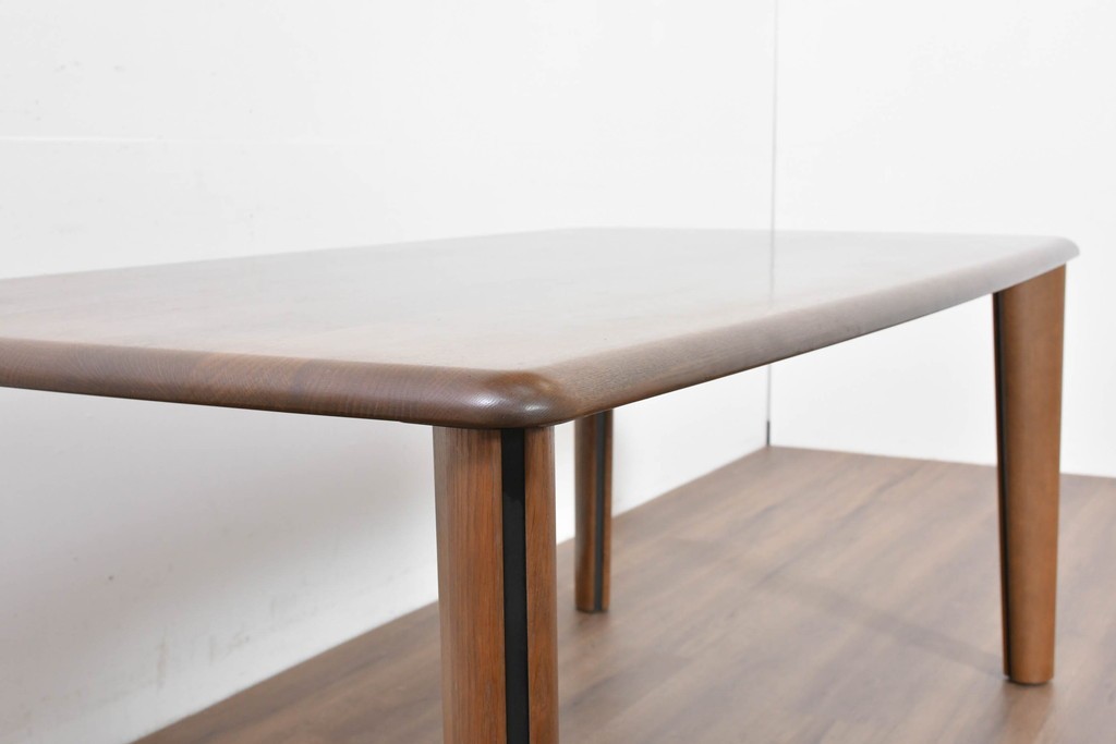 中古　シラカワ(Shirakawa)　オーク材　丸みのある柔らかなシルエットのダイニングテーブル　定価推定約21万円　(R-086762)