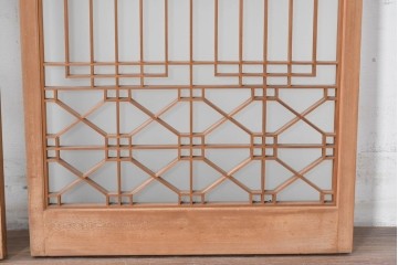 アンティーク建具　昭和後期　片面ガラス　明るい木色に端正な組子が魅力の書院戸2枚セット　(R-086763)