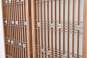 アンティーク建具　昭和後期　片面ガラス　明るい木色に端正な組子が魅力の書院戸2枚セット　(R-086763)