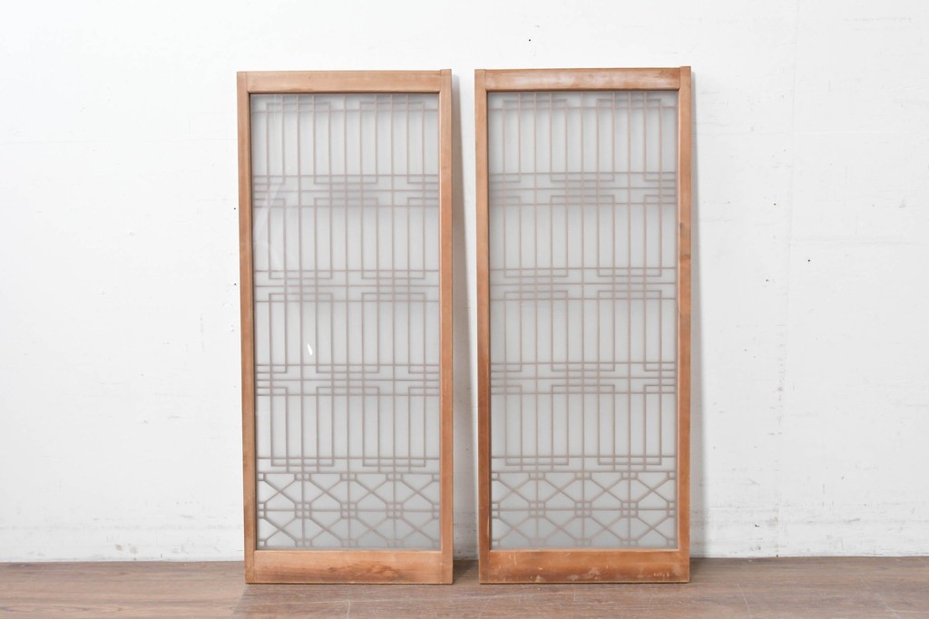 アンティーク建具　昭和後期　片面ガラス　明るい木色に端正な組子が魅力の書院戸2枚セット　(R-086763)