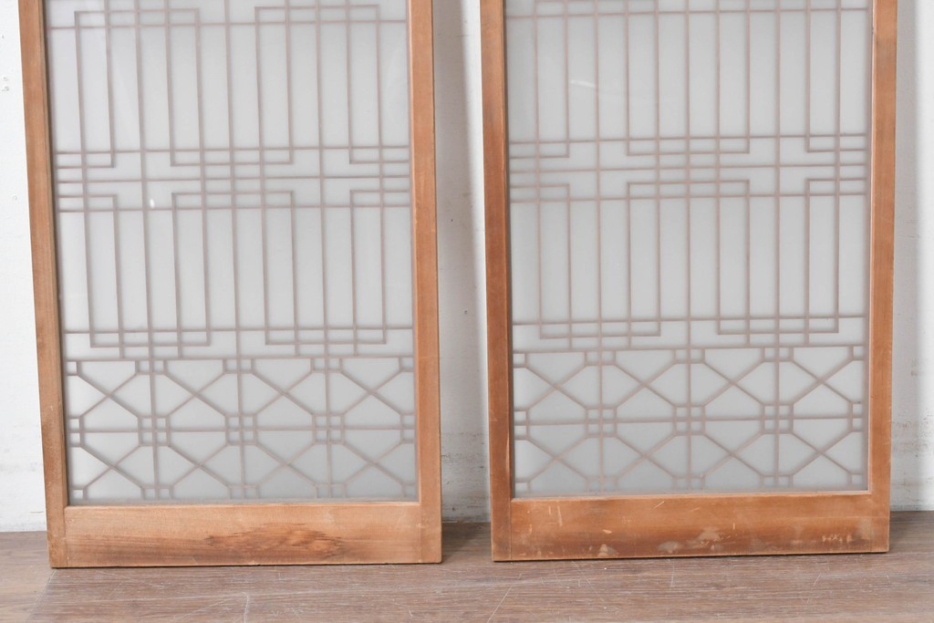 アンティーク建具　昭和後期　片面ガラス　明るい木色に端正な組子が魅力の書院戸2枚セット　(R-086763)