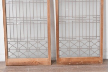 アンティーク建具　昭和後期　片面ガラス　明るい木色に端正な組子が魅力の書院戸2枚セット　(R-086763)