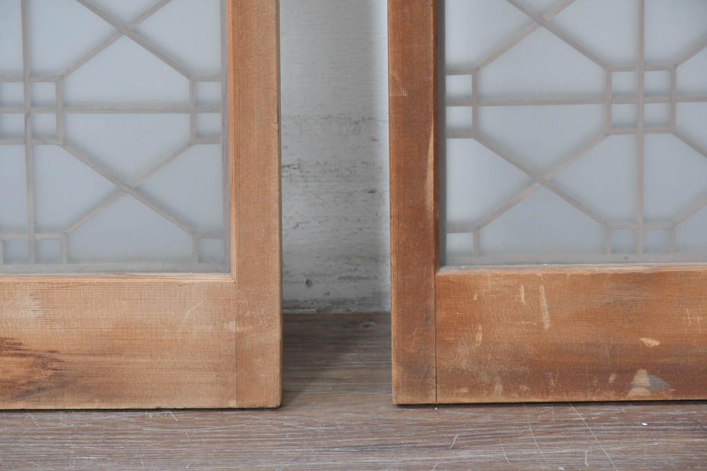 アンティーク建具　昭和後期　片面ガラス　明るい木色に端正な組子が魅力の書院戸2枚セット　(R-086763)