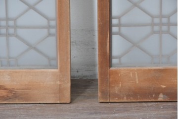 アンティーク建具　昭和後期　片面ガラス　明るい木色に端正な組子が魅力の書院戸2枚セット　(R-086763)