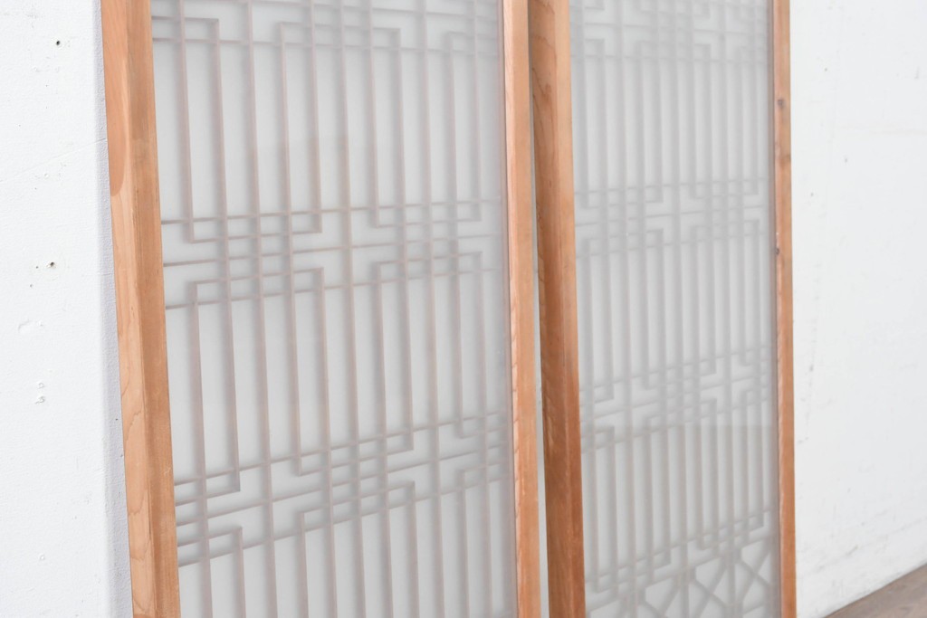 アンティーク建具　昭和後期　片面ガラス　明るい木色に端正な組子が魅力の書院戸2枚セット　(R-086763)