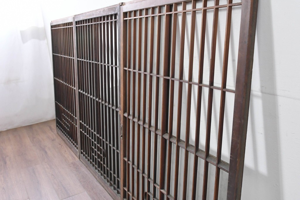 アンティーク建具　昭和中期　細やかな格子の入ったガラス窓3枚セット　(R-086765)