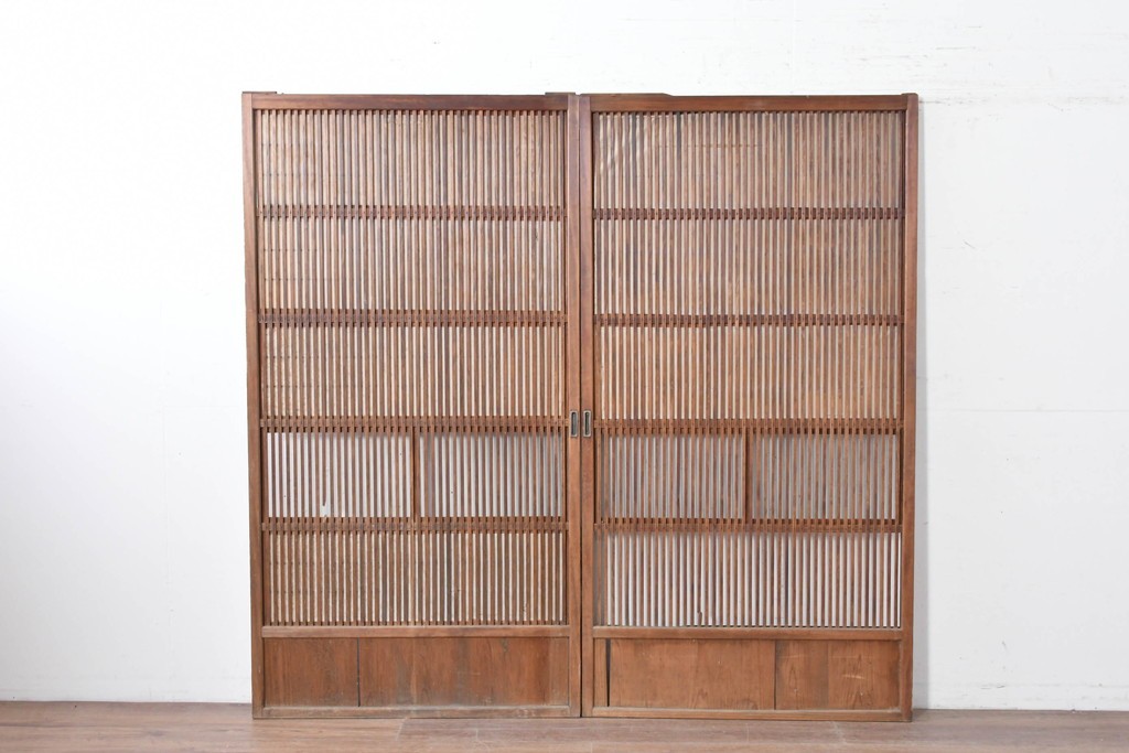 アンティーク建具　昭和初期　裏障子・裏ガラス付き　すっきりとした細身の桟が美しい格子戸2枚セット　(R-086766)