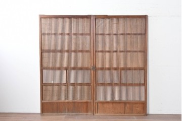 アンティーク建具　昭和初期　裏障子・裏ガラス付き　すっきりとした細身の桟が美しい格子戸2枚セット　(R-086766)