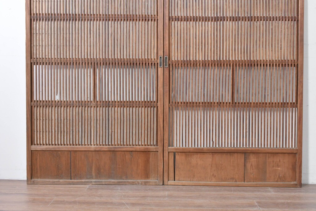 アンティーク建具　昭和初期　裏障子・裏ガラス付き　すっきりとした細身の桟が美しい格子戸2枚セット　(R-086766)