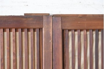 アンティーク建具　昭和初期　裏障子・裏ガラス付き　すっきりとした細身の桟が美しい格子戸2枚セット　(R-086766)