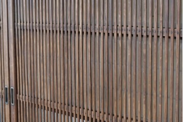 アンティーク建具　昭和初期　裏障子・裏ガラス付き　すっきりとした細身の桟が美しい格子戸2枚セット　(R-086766)