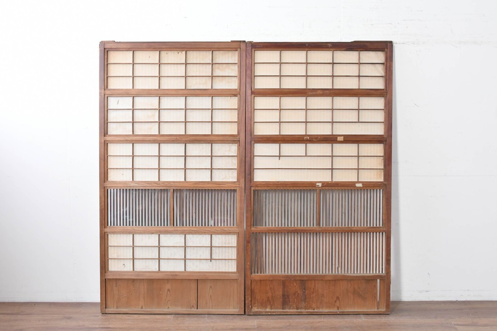 アンティーク建具　昭和初期　裏障子・裏ガラス付き　すっきりとした細身の桟が美しい格子戸2枚セット　(R-086766)