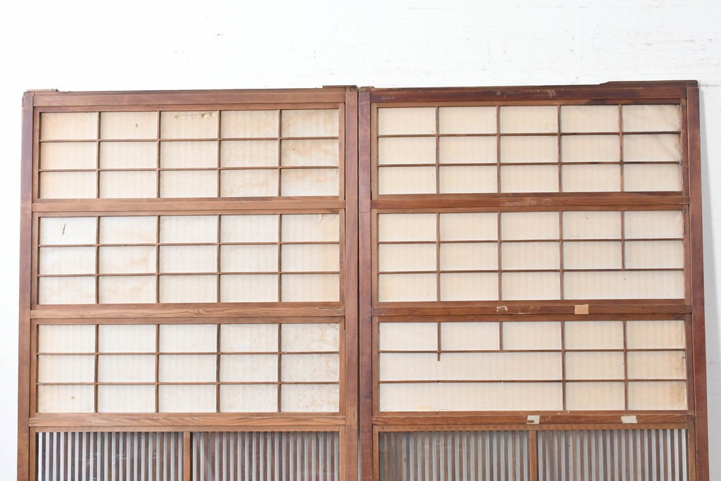 アンティーク建具　昭和初期　裏障子・裏ガラス付き　すっきりとした細身の桟が美しい格子戸2枚セット　(R-086766)
