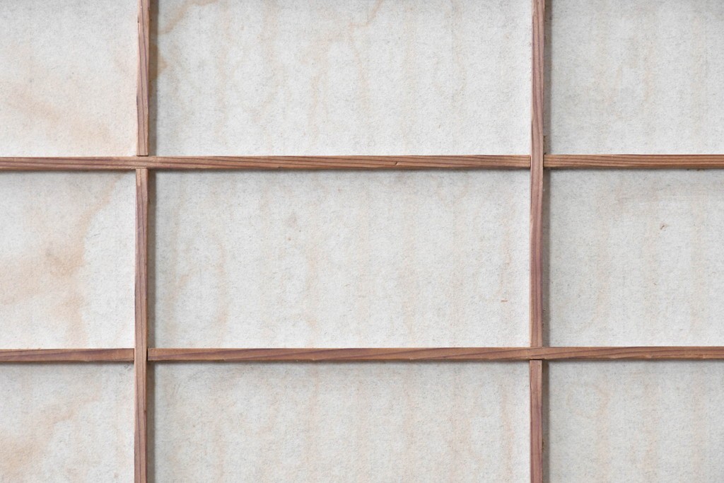 アンティーク建具　昭和初期　裏障子・裏ガラス付き　すっきりとした細身の桟が美しい格子戸2枚セット　(R-086766)