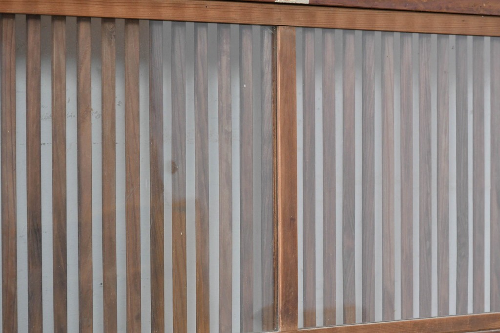 アンティーク建具　昭和初期　裏障子・裏ガラス付き　すっきりとした細身の桟が美しい格子戸2枚セット　(R-086766)