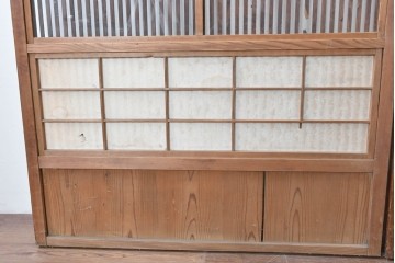 アンティーク建具　昭和初期　裏障子・裏ガラス付き　すっきりとした細身の桟が美しい格子戸2枚セット　(R-086766)