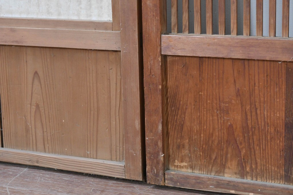 アンティーク建具　昭和初期　裏障子・裏ガラス付き　すっきりとした細身の桟が美しい格子戸2枚セット　(R-086766)