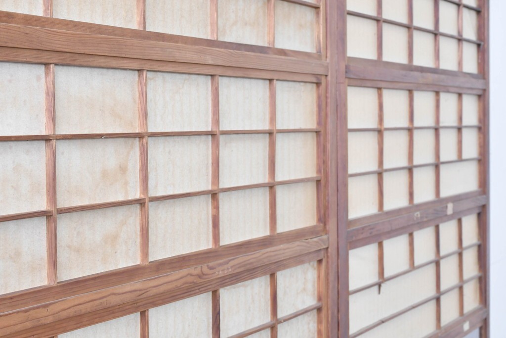 アンティーク建具　昭和初期　裏障子・裏ガラス付き　すっきりとした細身の桟が美しい格子戸2枚セット　(R-086766)