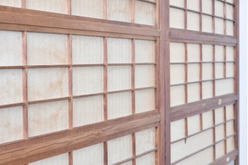 アンティーク建具　昭和初期　裏障子・裏ガラス付き　すっきりとした細身の桟が美しい格子戸2枚セット　(R-086766)