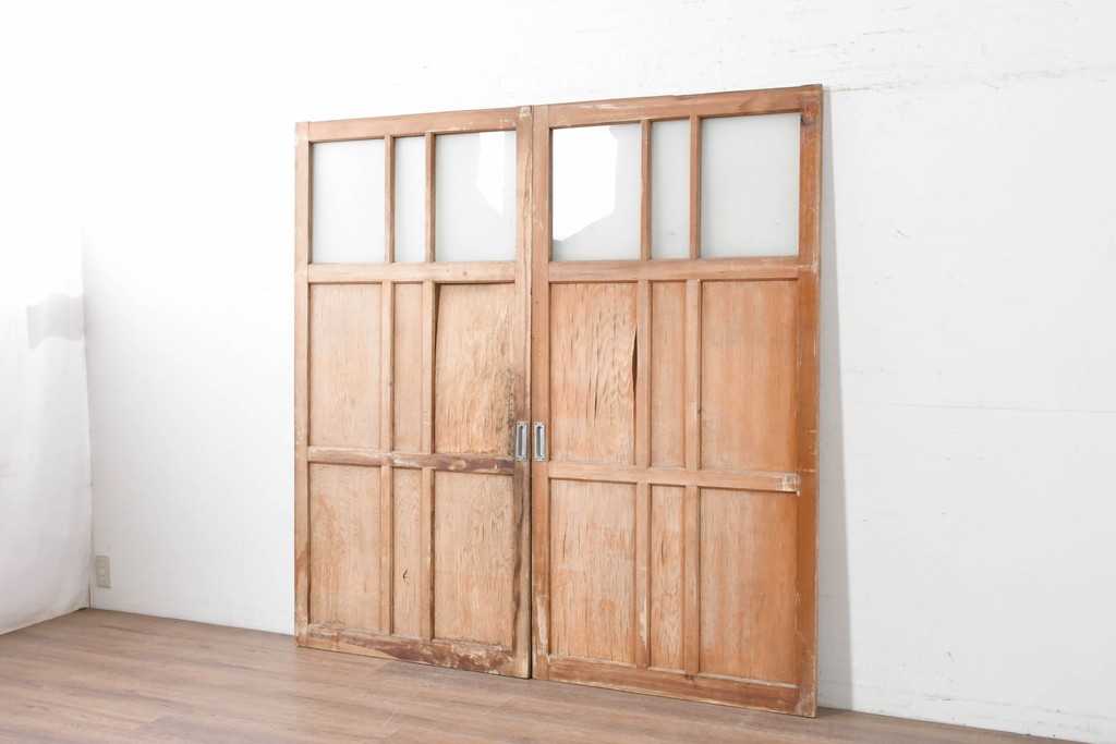 アンティーク建具　昭和初期から中期　彩光ガラス入りの木製引き戸2枚セット　(R-086767)