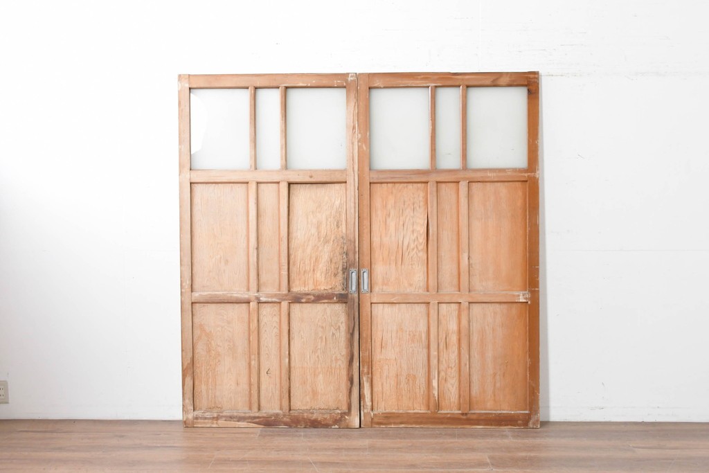 アンティーク建具　昭和初期から中期　彩光ガラス入りの木製引き戸2枚セット　(R-086767)