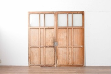 アンティーク建具　昭和初期から中期　彩光ガラス入りの木製引き戸2枚セット　(R-086767)