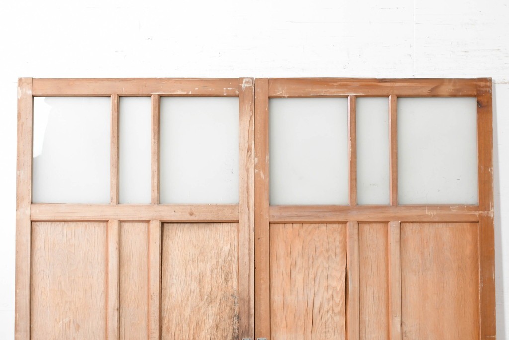 アンティーク建具　昭和初期から中期　彩光ガラス入りの木製引き戸2枚セット　(R-086767)
