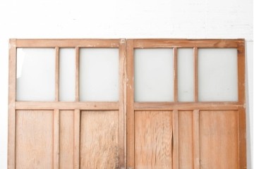 アンティーク建具　昭和初期から中期　彩光ガラス入りの木製引き戸2枚セット　(R-086767)