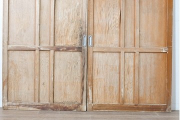 アンティーク建具　昭和初期から中期　彩光ガラス入りの木製引き戸2枚セット　(R-086767)
