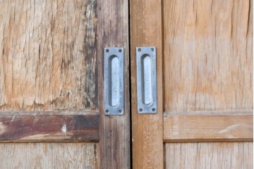 アンティーク建具　昭和初期から中期　彩光ガラス入りの木製引き戸2枚セット　(R-086767)