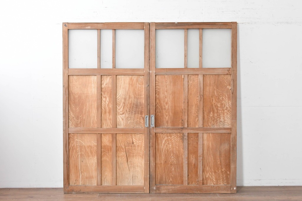 アンティーク建具　昭和初期から中期　彩光ガラス入りの木製引き戸2枚セット　(R-086767)