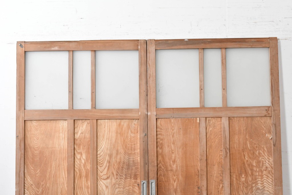 アンティーク建具　昭和初期から中期　彩光ガラス入りの木製引き戸2枚セット　(R-086767)