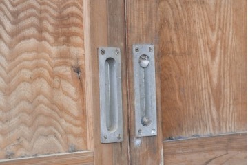 アンティーク建具　昭和初期から中期　彩光ガラス入りの木製引き戸2枚セット　(R-086767)