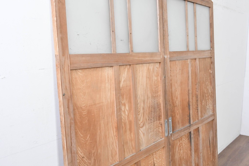 アンティーク建具　昭和初期から中期　彩光ガラス入りの木製引き戸2枚セット　(R-086767)